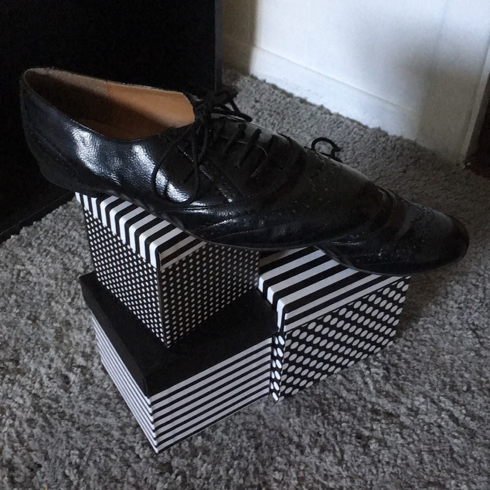 Women’s oxford style shoes